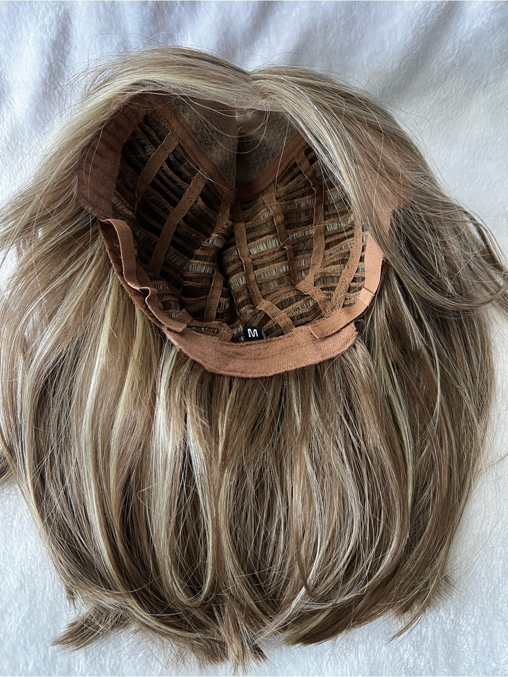 15โ Light Brown with blonde highlights Synthetic Wig - Picture 12 of 16